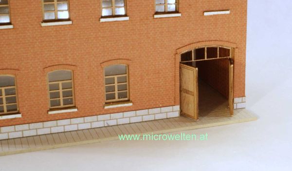 Micro Welten - 03-2 - Genossenschaftshaus Backstein mit Toreinfahrt N (Bausatz)