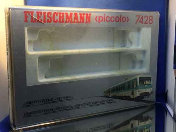 E385 Fleischmann 1x Gehäuse DB 628 928 201 3 grün grau 7428