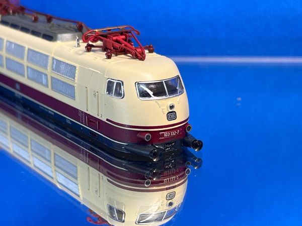 Preview: Minitrix BR 103 - 310812 - Gehäuse komplett(BR 103 132-7) Preview: Minitrix BR 103 - 310812 - Gehäuse komplett(BR 103 132-7)