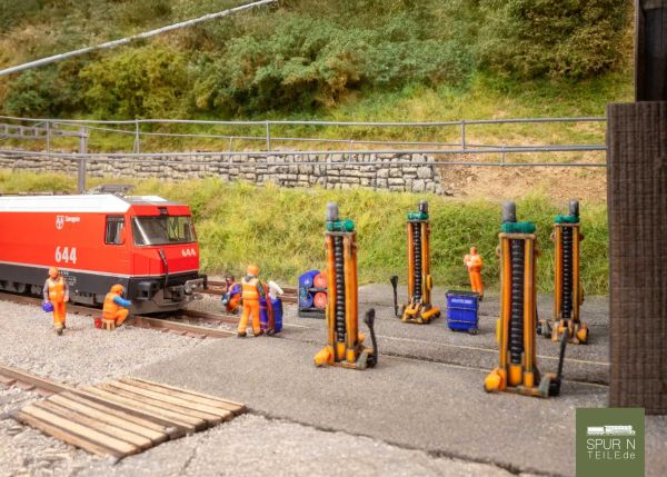 Preview: Noch - 35900 - Figuren-Themenwelt „Bahnbetriebswerk“ (6 3D-Druck Figuren & Zubehör)