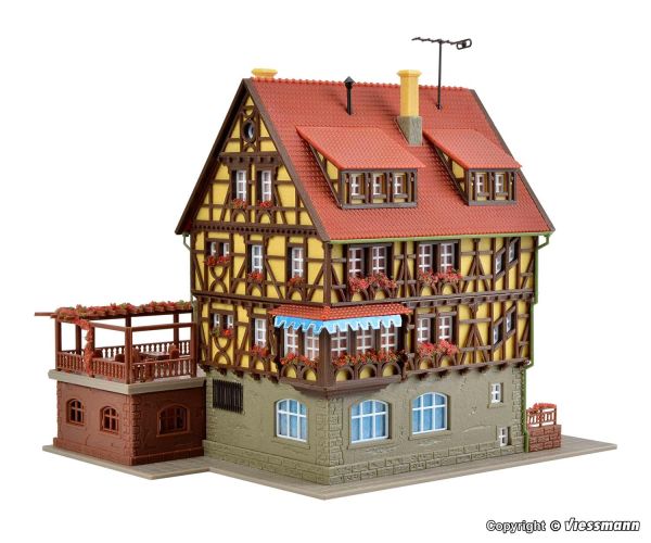 Preview: Vollmer - 47688 - Bäckerei mit Gartencafé, In (Bausatz)