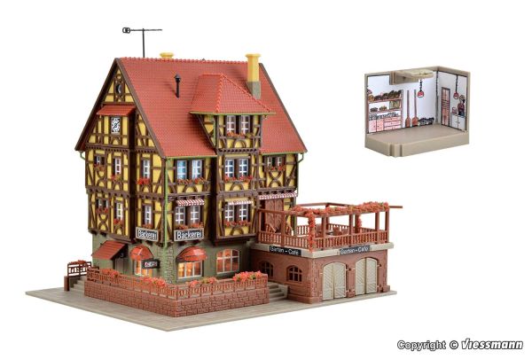 Vollmer - 47688 - Bäckerei mit Gartencafé, In (Bausatz)